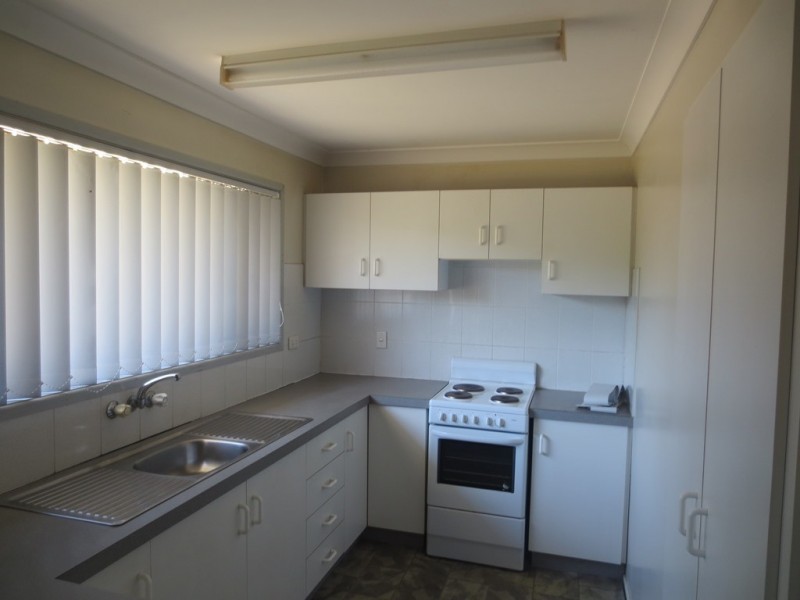 2/4 Pitcairn Street, Raceview QLD 4305