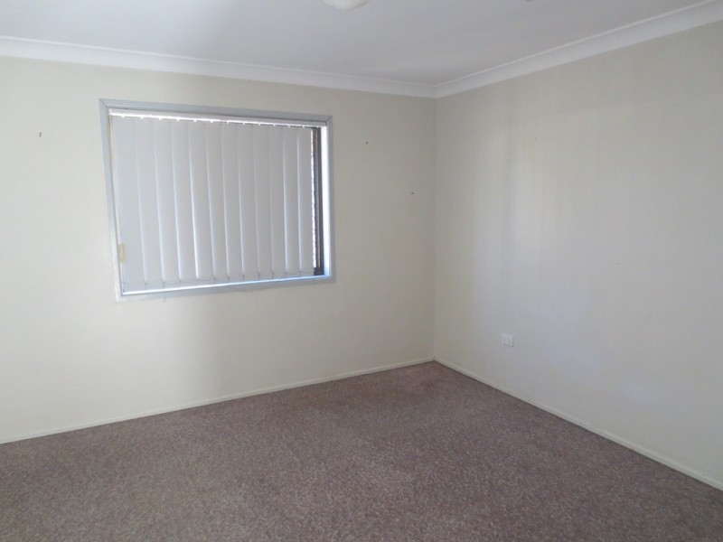 2/4 Pitcairn Street, Raceview QLD 4305