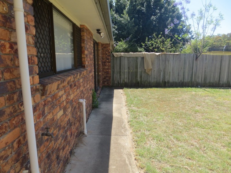 2/4 Pitcairn Street, Raceview QLD 4305