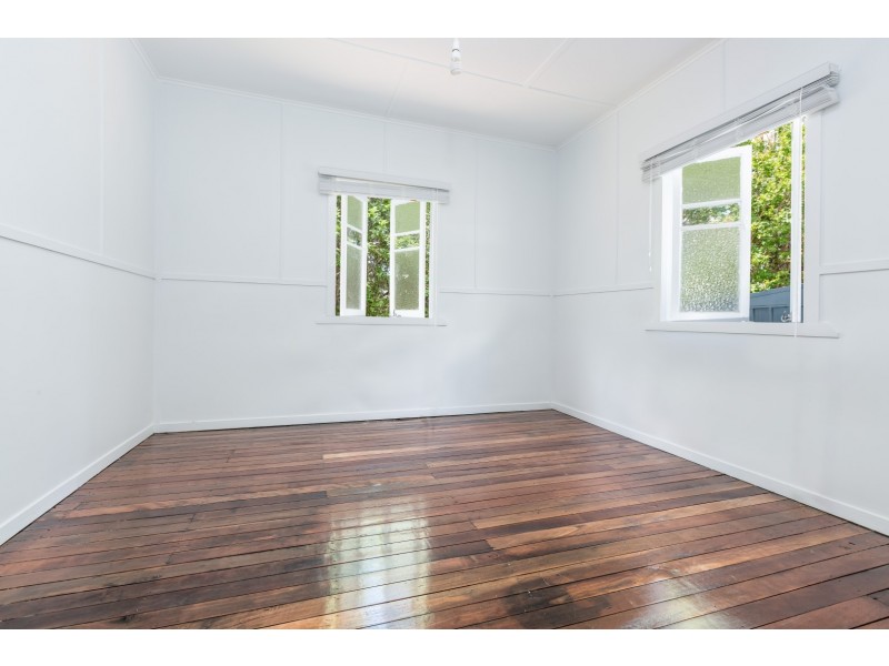 3 Vineyard Street, One Mile QLD 4305