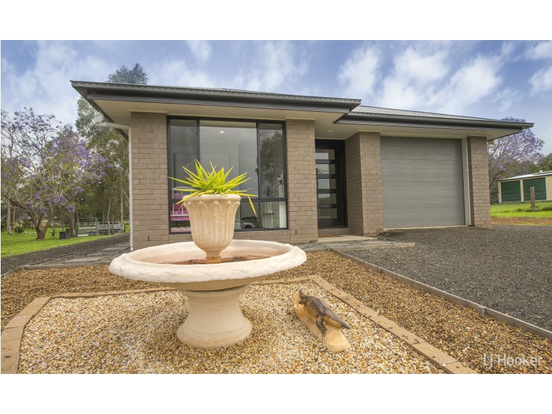 99 School Road, Grandchester QLD 4340