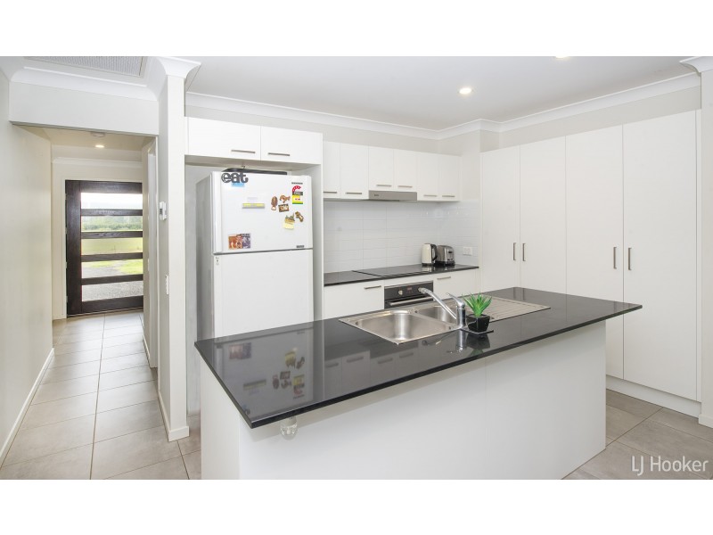 99 School Road, Grandchester QLD 4340