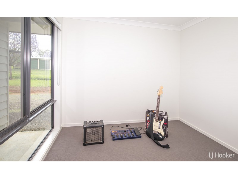 99 School Road, Grandchester QLD 4340