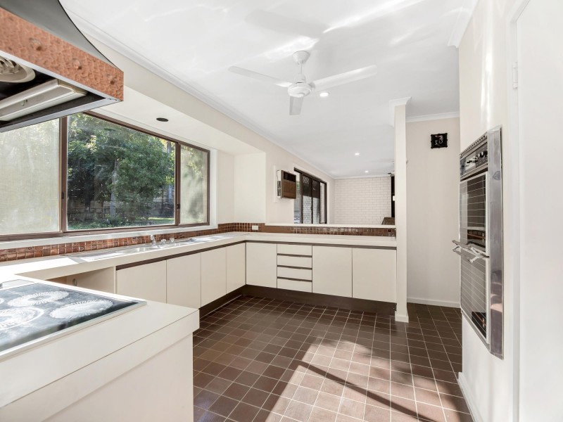 9 Bushlark Court, Bellbowrie QLD 4070