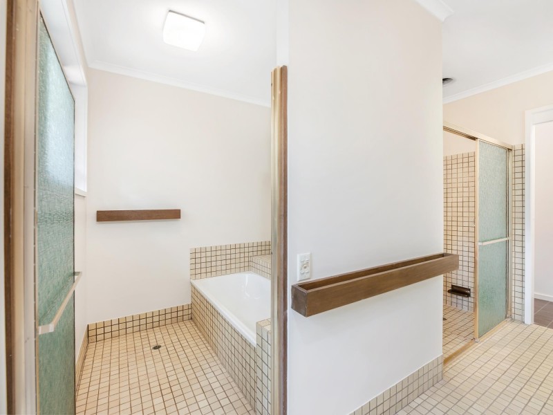 9 Bushlark Court, Bellbowrie QLD 4070