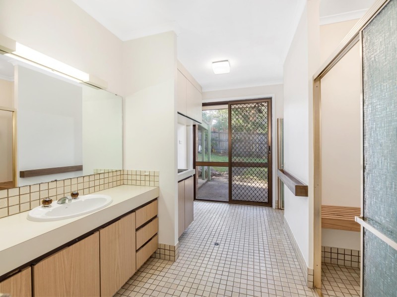 9 Bushlark Court, Bellbowrie QLD 4070