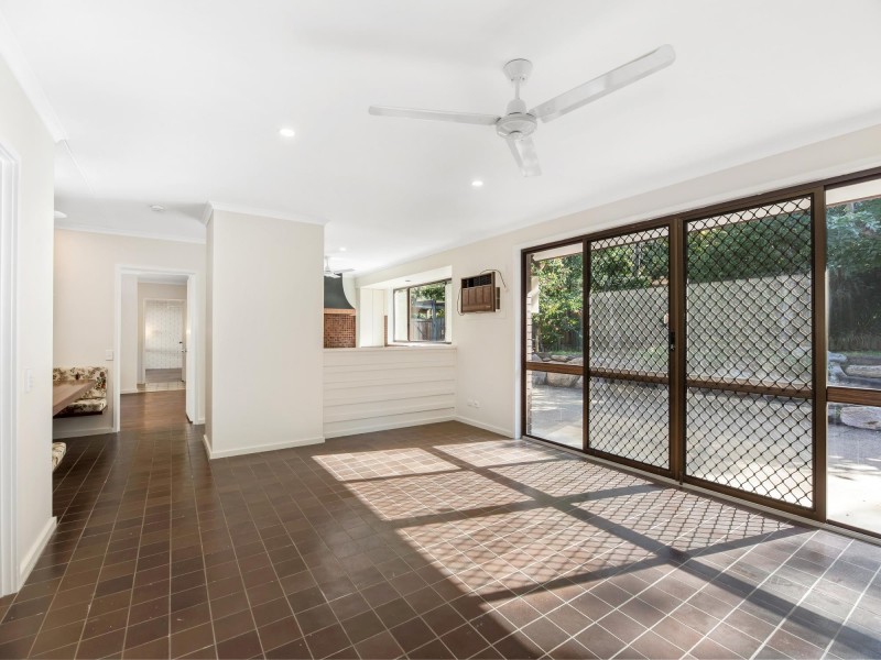 9 Bushlark Court, Bellbowrie QLD 4070