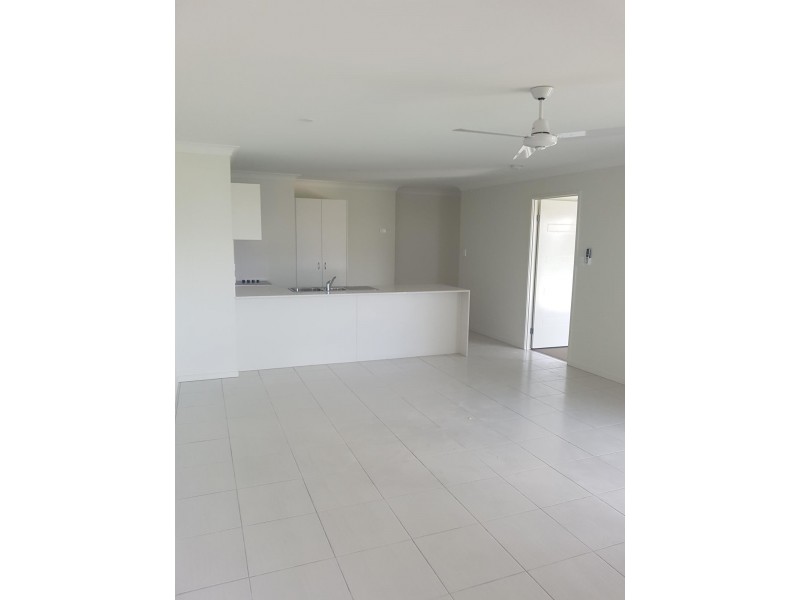 1/5 Gooloowan Circuit, Brassall QLD 4305