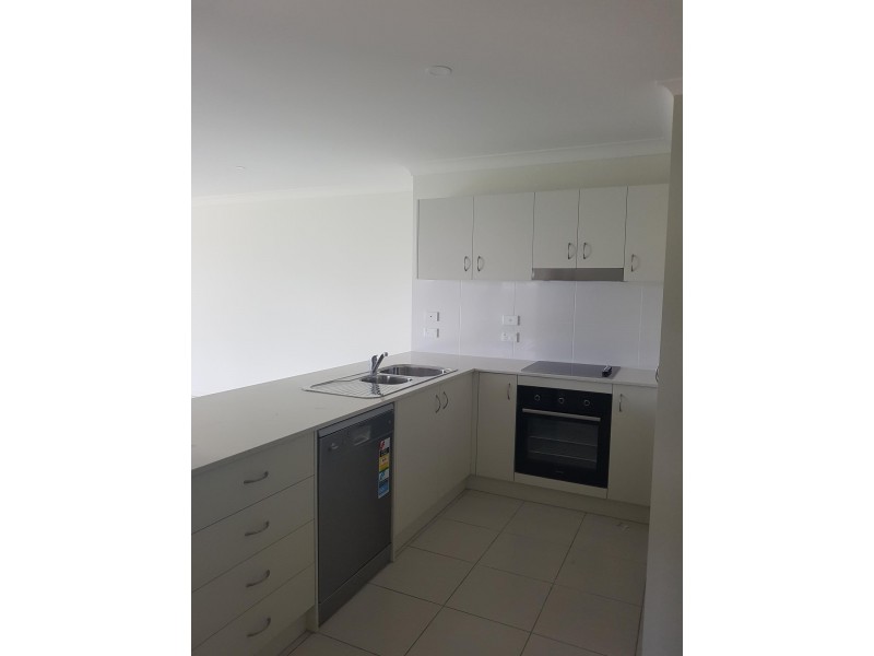 1/5 Gooloowan Circuit, Brassall QLD 4305