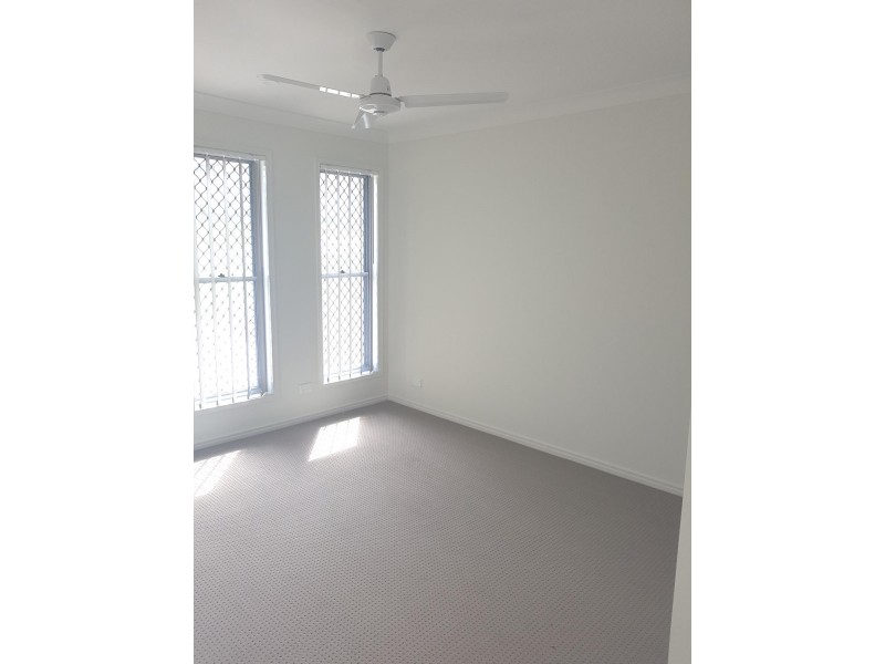 1/5 Gooloowan Circuit, Brassall QLD 4305