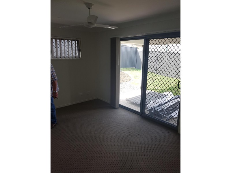 1/5 Gooloowan Circuit, Brassall QLD 4305