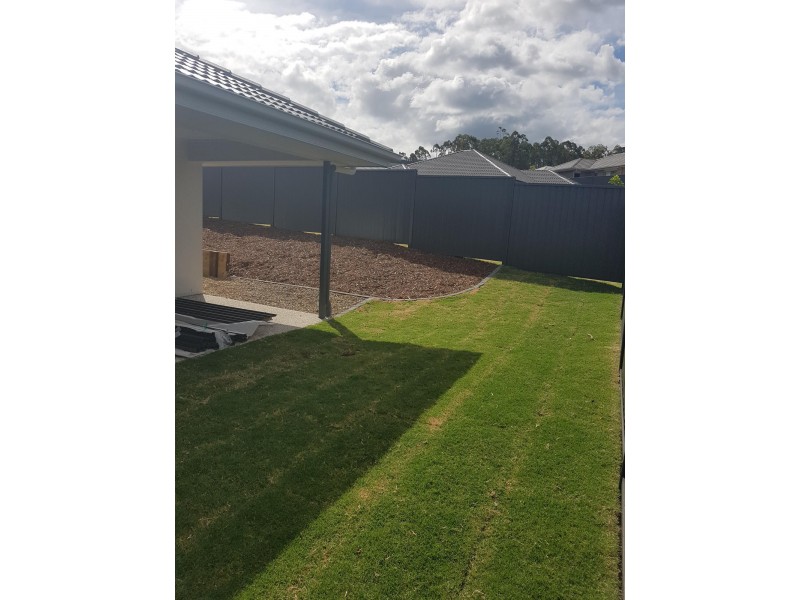 1/5 Gooloowan Circuit, Brassall QLD 4305
