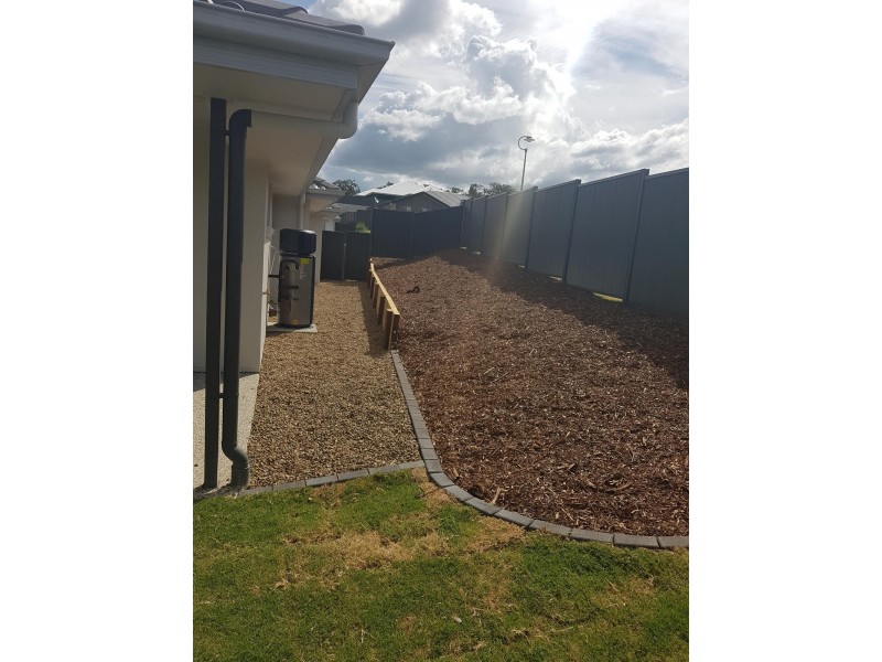 1/5 Gooloowan Circuit, Brassall QLD 4305