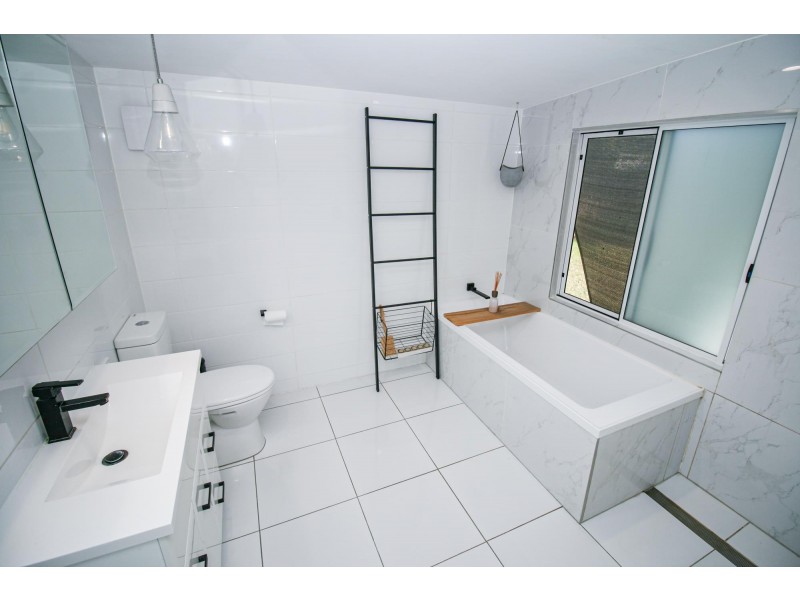 14 Stocks Lane, Walloon QLD 4306