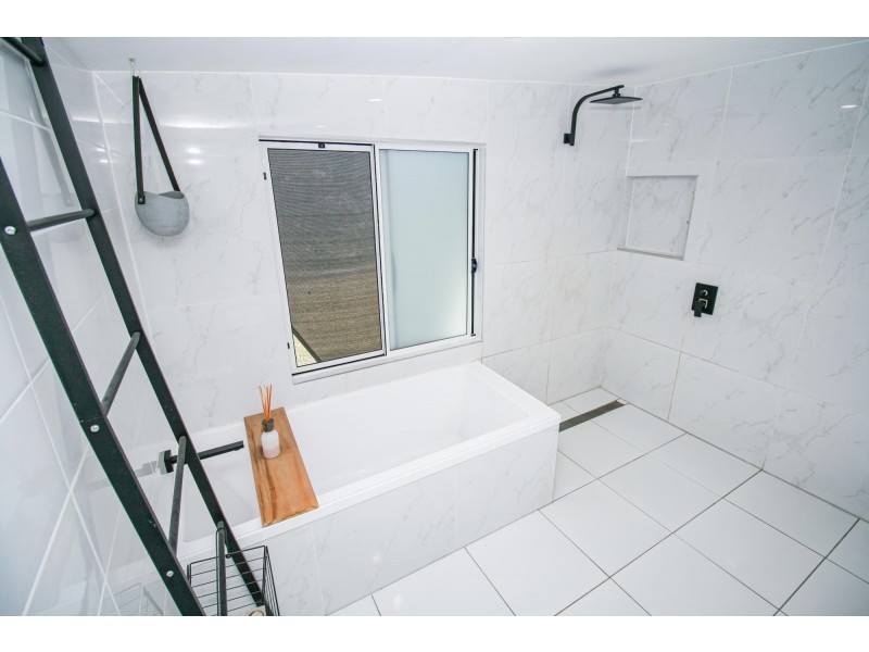 14 Stocks Lane, Walloon QLD 4306