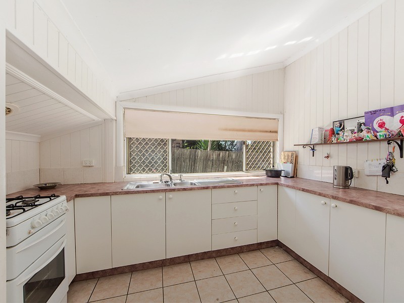 15 Short Street, Walloon QLD 4306