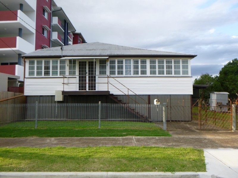 27 The Terrace, North Ipswich QLD 4305