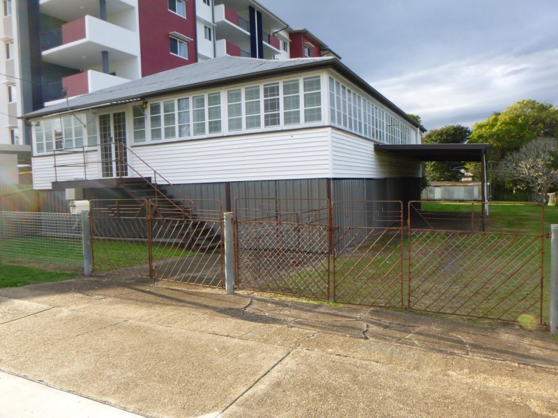 27 The Terrace, North Ipswich QLD 4305