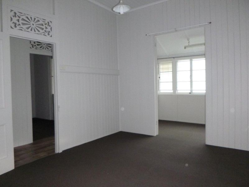 27 The Terrace, North Ipswich QLD 4305