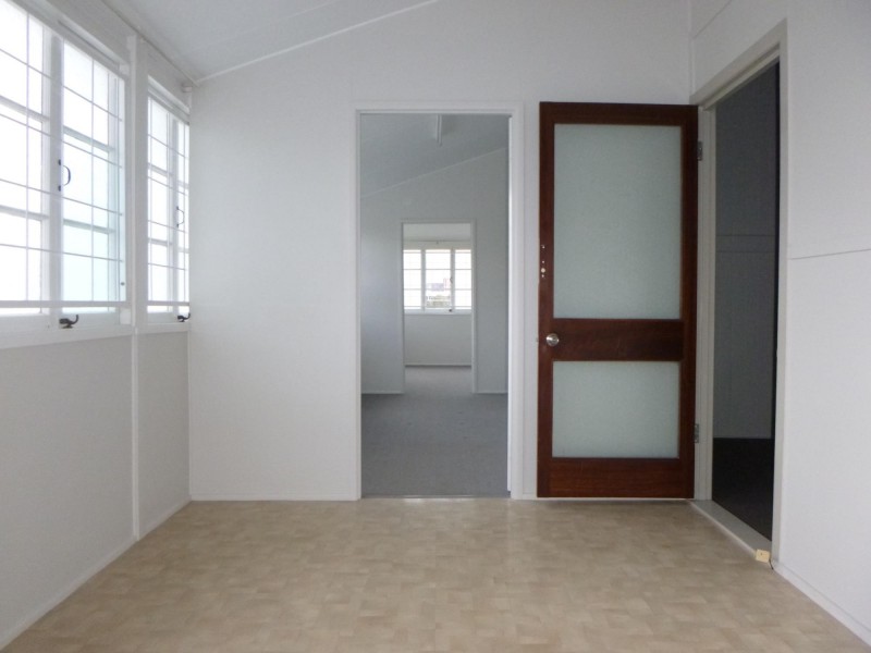 27 The Terrace, North Ipswich QLD 4305