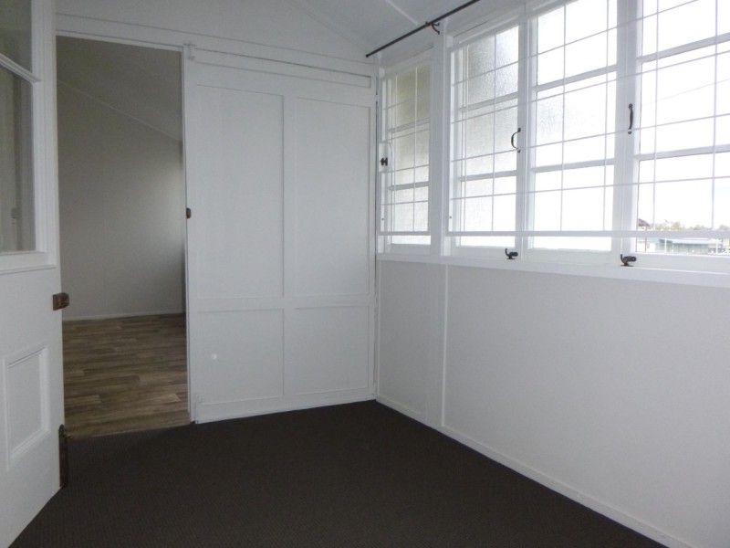 27 The Terrace, North Ipswich QLD 4305