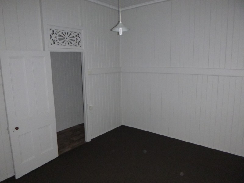 27 The Terrace, North Ipswich QLD 4305