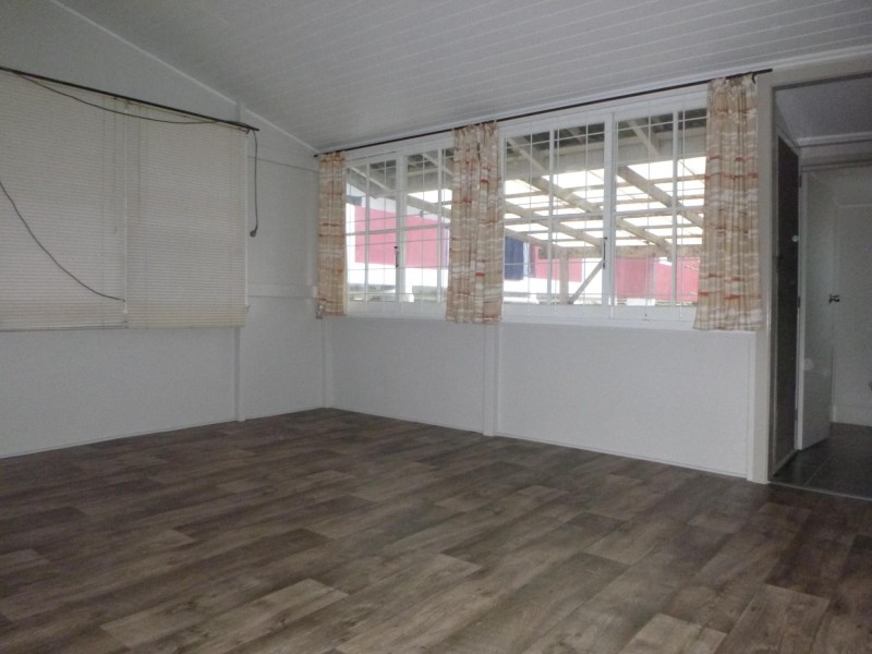 27 The Terrace, North Ipswich QLD 4305