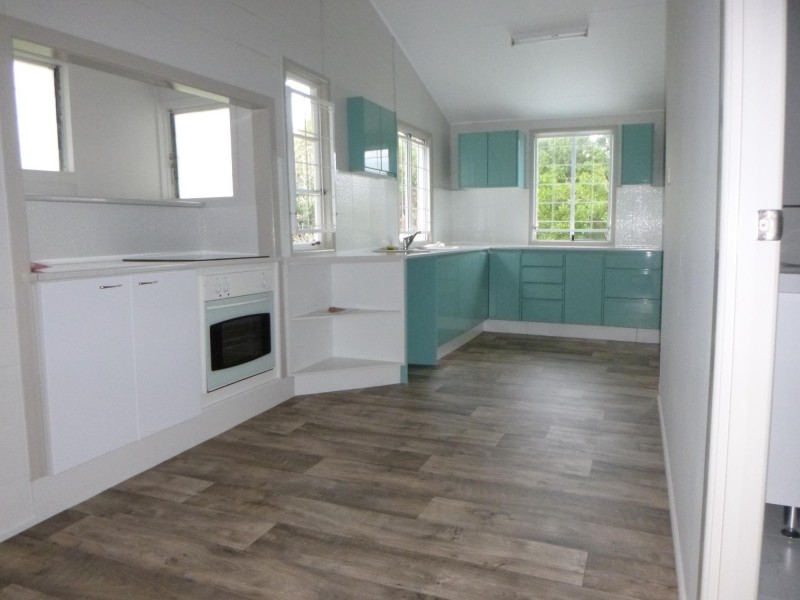 27 The Terrace, North Ipswich QLD 4305