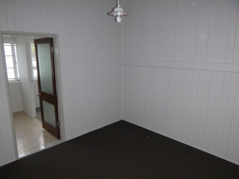 27 The Terrace, North Ipswich QLD 4305