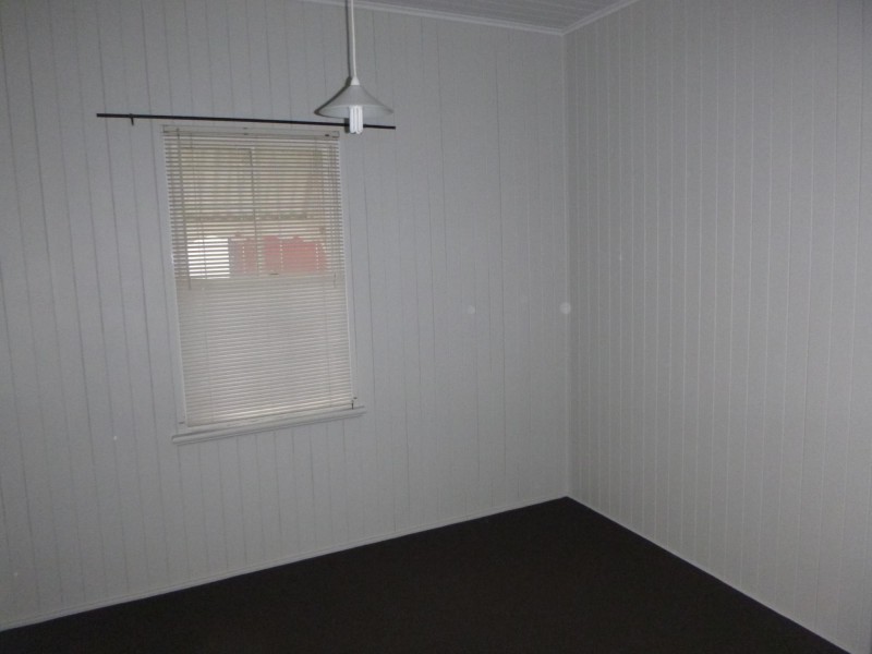 27 The Terrace, North Ipswich QLD 4305