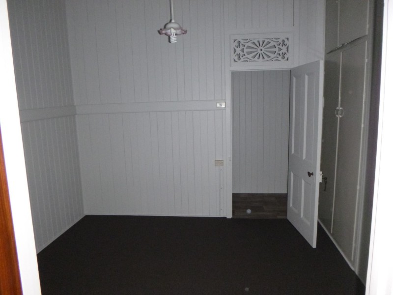 27 The Terrace, North Ipswich QLD 4305