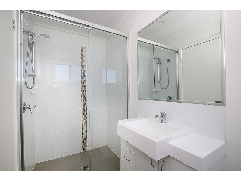 2/43 River Road, Bundamba QLD 4304