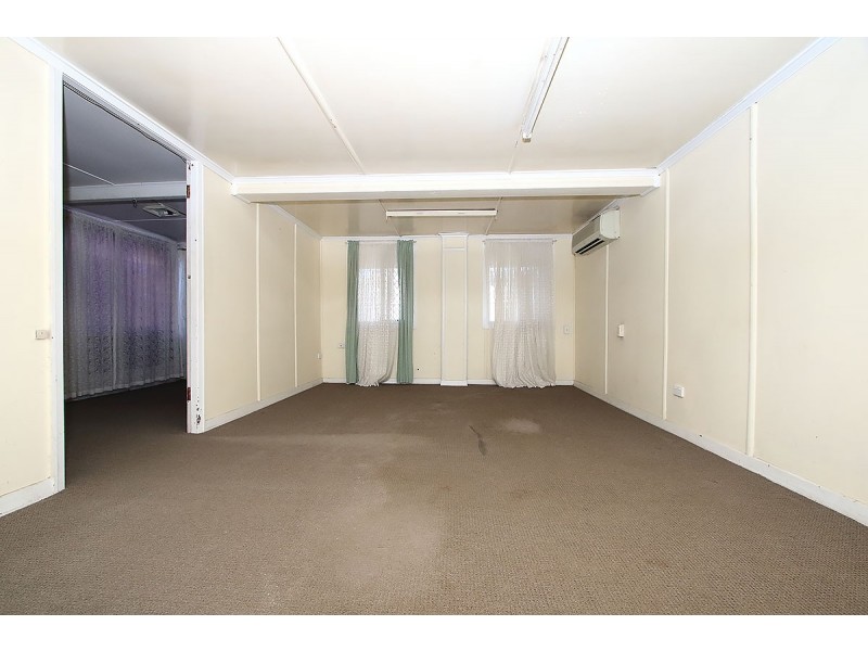 142 Blackstone Road, Silkstone QLD 4304