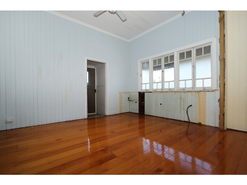 142 Blackstone Road, Silkstone QLD 4304