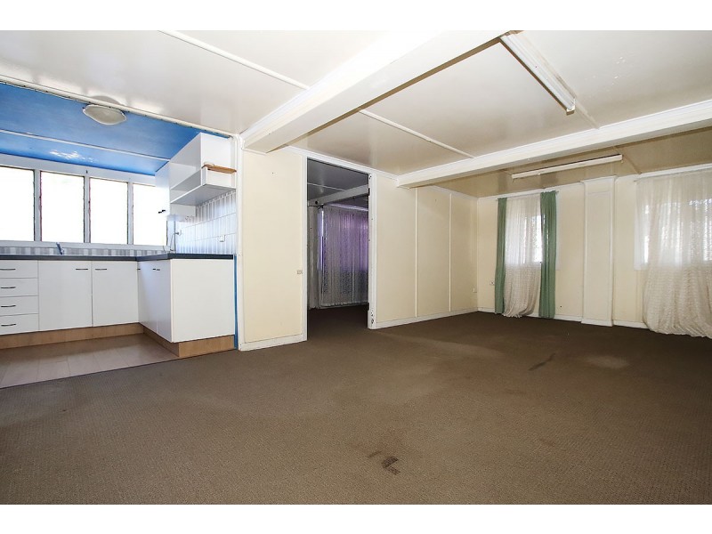 142 Blackstone Road, Silkstone QLD 4304