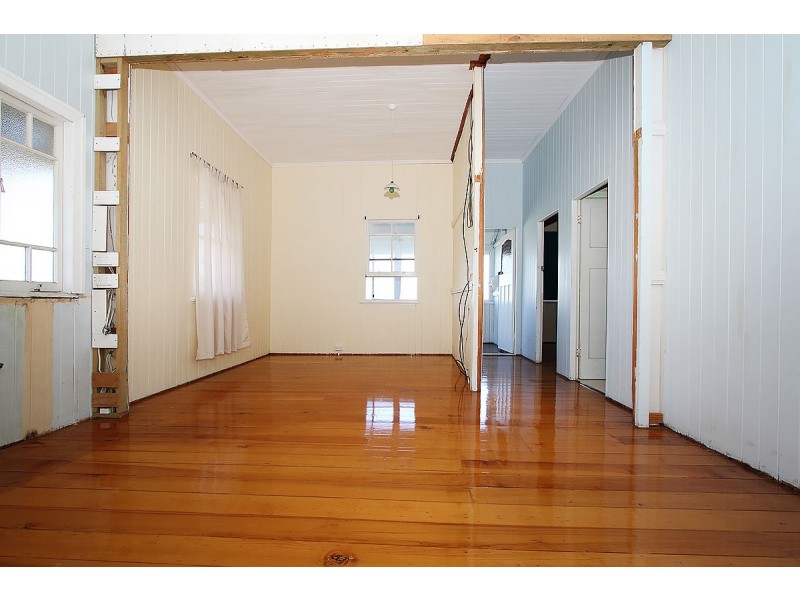 142 Blackstone Road, Silkstone QLD 4304