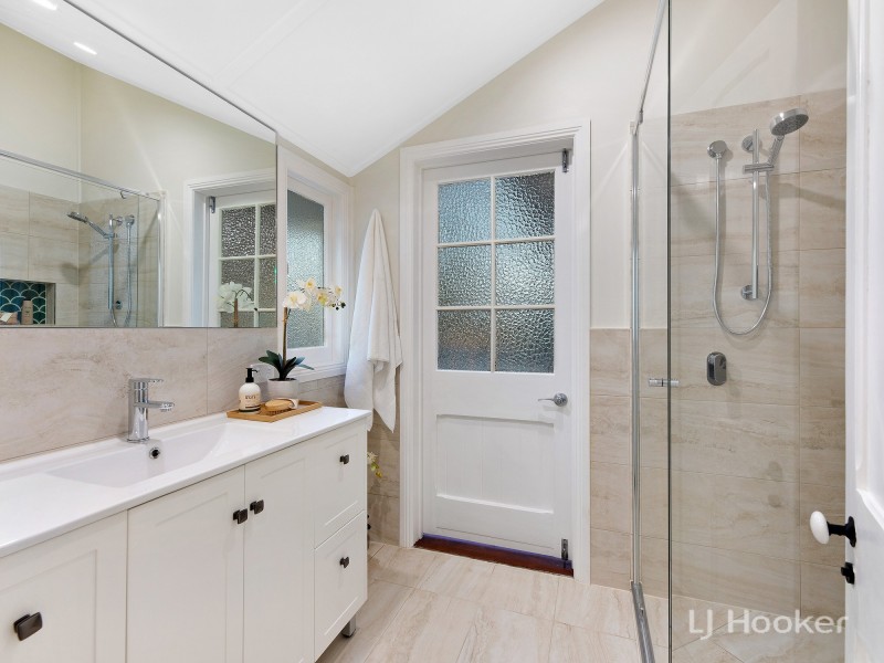 71 Glebe Road, Silkstone QLD 4304