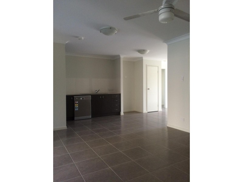 2/19 Nike Court, Wulkuraka QLD 4305