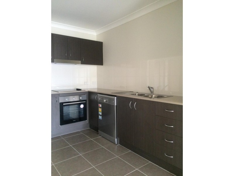 2/19 Nike Court, Wulkuraka QLD 4305
