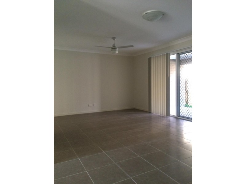 2/19 Nike Court, Wulkuraka QLD 4305