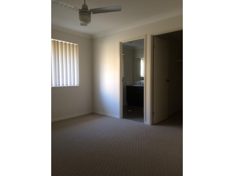 2/19 Nike Court, Wulkuraka QLD 4305