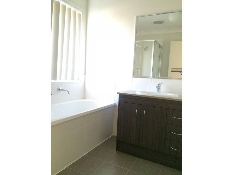 2/19 Nike Court, Wulkuraka QLD 4305