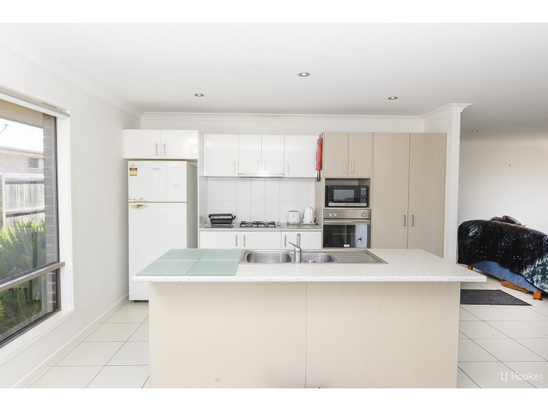 37 Peregrine Dr, Lowood QLD 4311