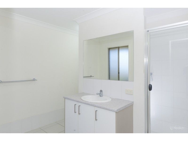 37 Peregrine Dr, Lowood QLD 4311