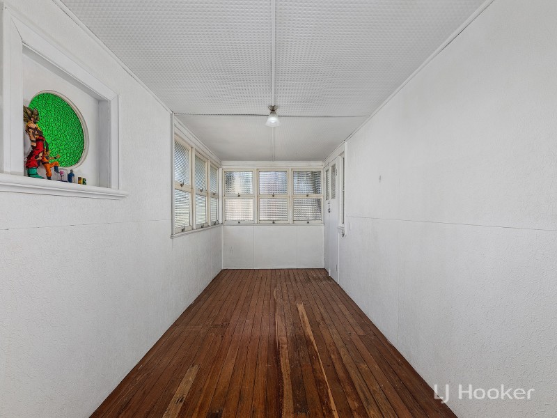 16 Montauban Street, Newtown QLD 4305