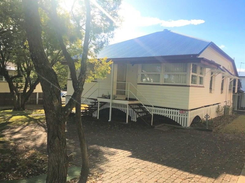 2/4 Sloman Street, Booval QLD 4304