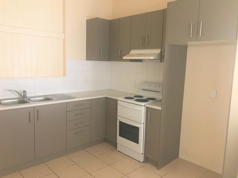 2/4 Sloman Street, Booval QLD 4304