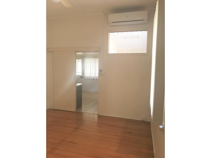 2/4 Sloman Street, Booval QLD 4304