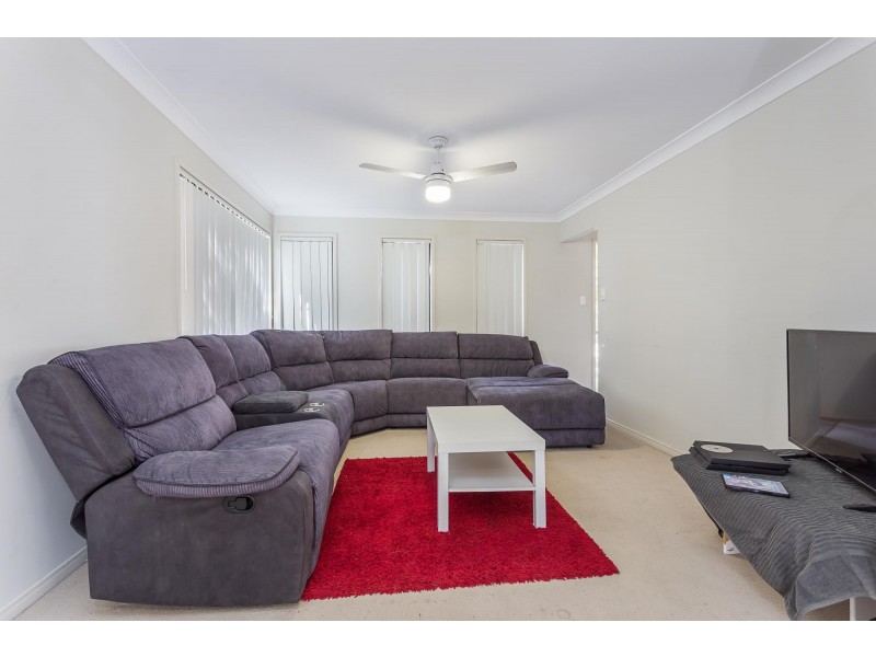 2/17 Golden Crest Pl, Bellbowrie QLD 4070