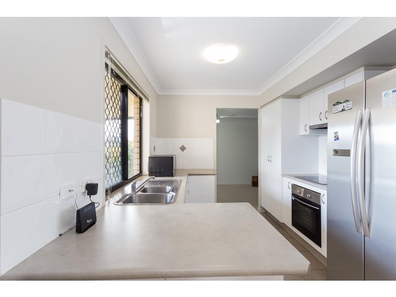 2/17 Golden Crest Pl, Bellbowrie QLD 4070